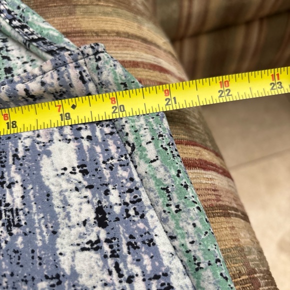 BCBGMaxAzria Gray and White Ruffled Sleeveless Blouse - Picture 4 of 7